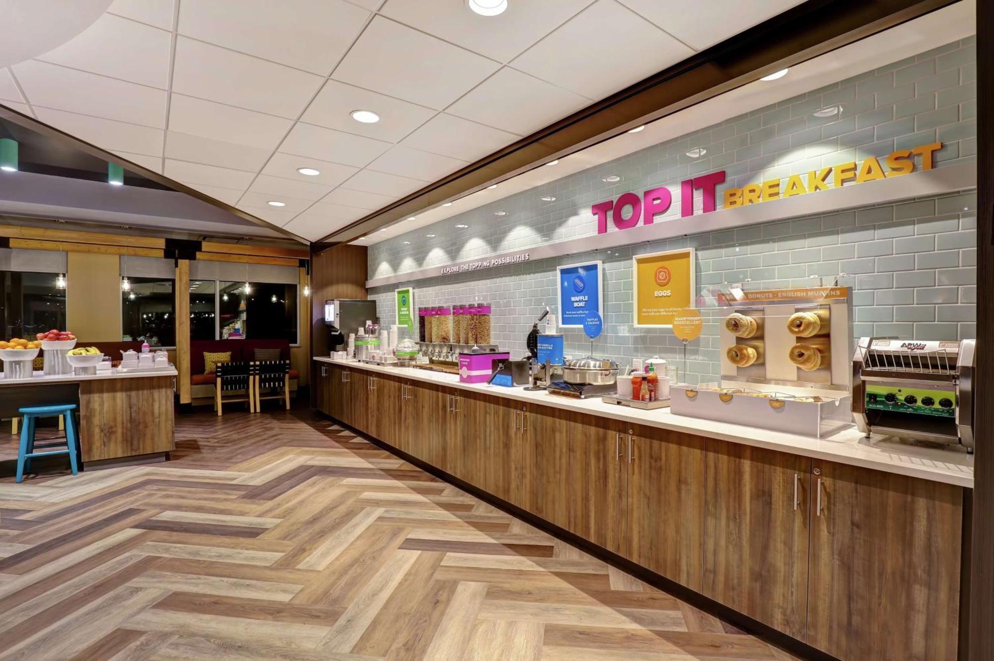 Tru By Hilton Edmonton Windermere Exterior photo